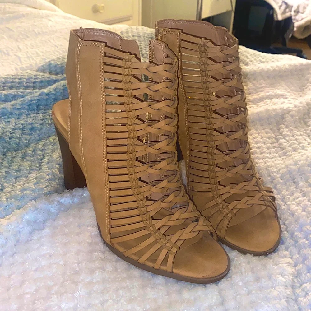 Heels - Picture 1 of 2
